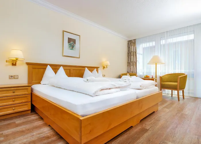 Bayerischer Hof Hotel 4*