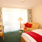 Bayerischer Hof Hotel 4*