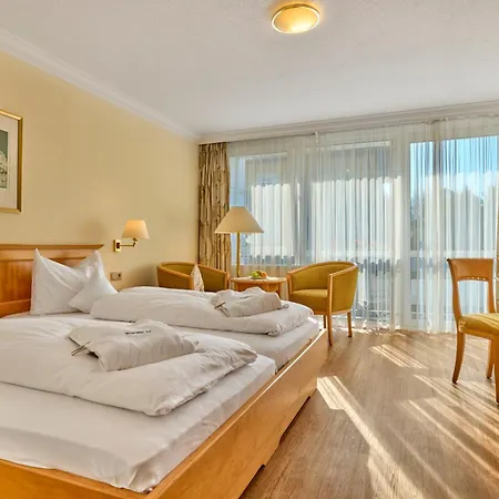Bayerischer Hof Hotel 4*