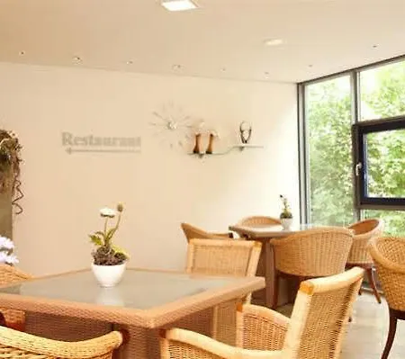 酒店 Bayerischer Hof 4*